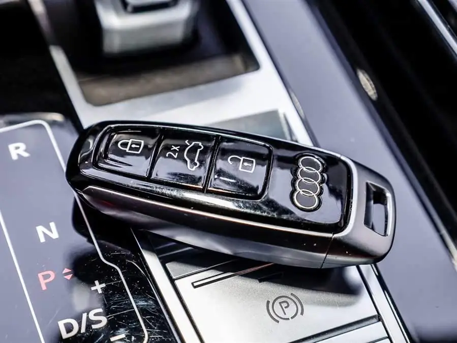 Audi Q7 2023 45 TFSI quattro S line