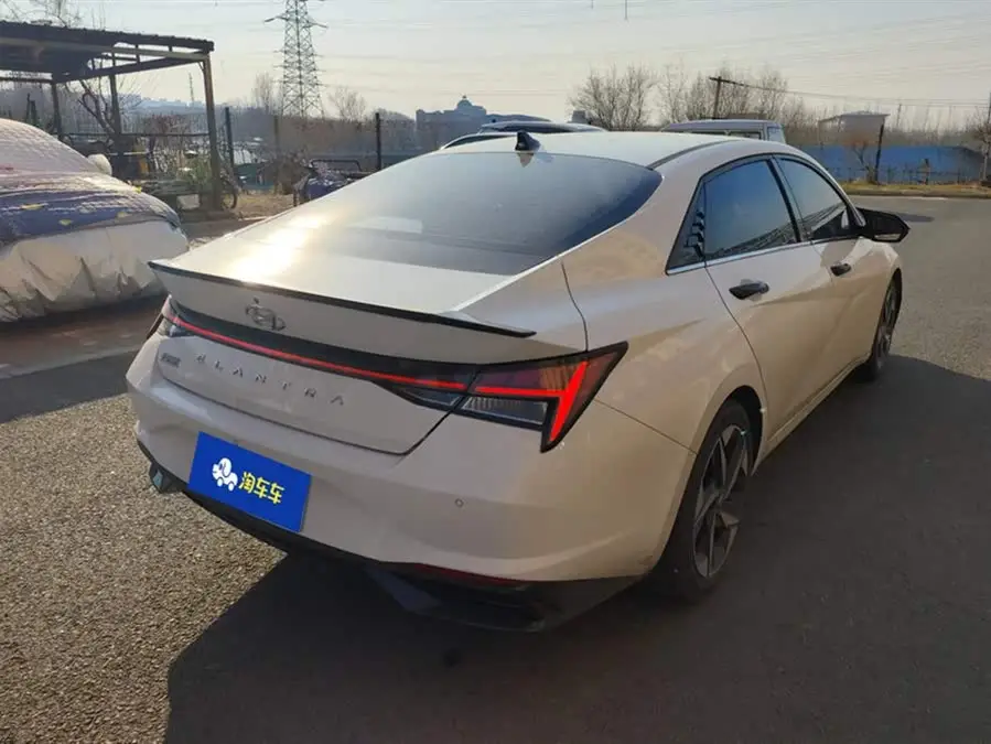 إلنترا 2022 1.5 لتر CVT LUX