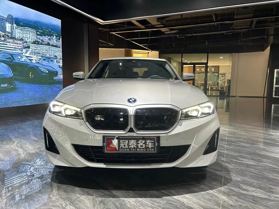 بي إم دبليو i3 2024 eDrive 35 L