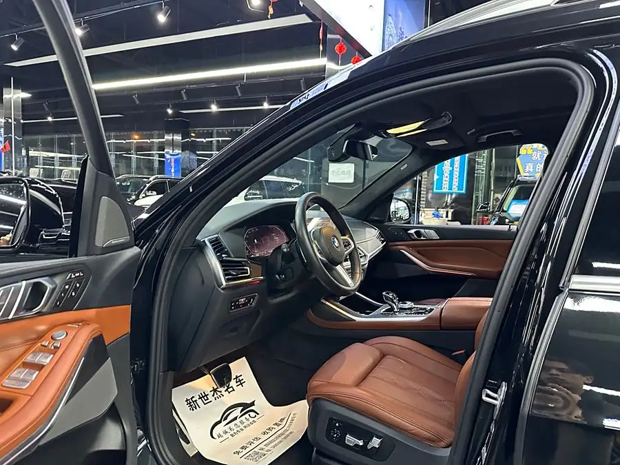 بي إم دبليو X7 2022 xDrive40i باقة M الرياضية