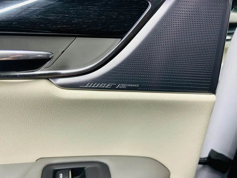 كاديلاك XT6 2022 2.0T فاخرة ذات ستة مقاعد ودفع رباعي