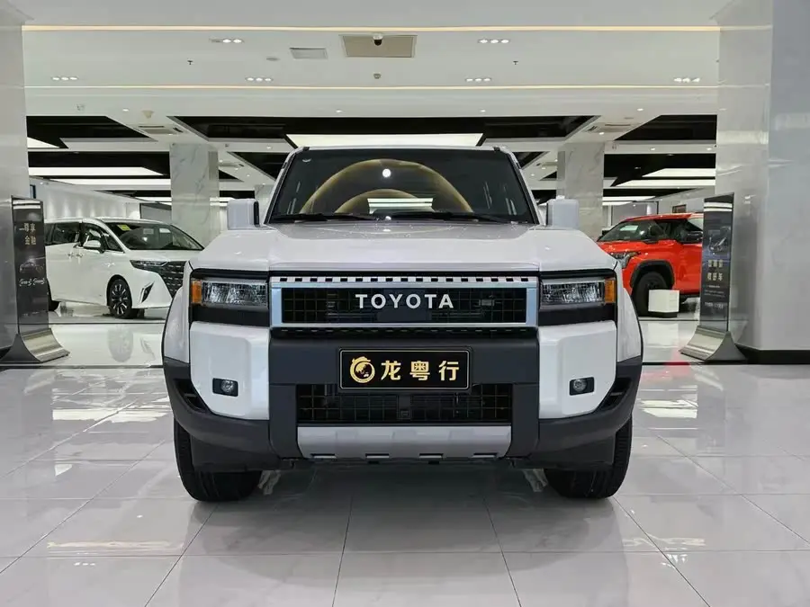 برادو 2024 2.4T نسخة TX الشاملة 5 مقاعد