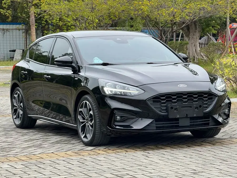 2021 فورد فوكس هاتشباك إيكوبوست 180 أوتوماتيكي ST لاين