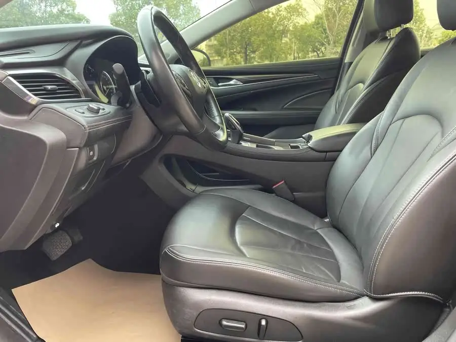 بيوك لاكروس 2022 652T الفاخرة