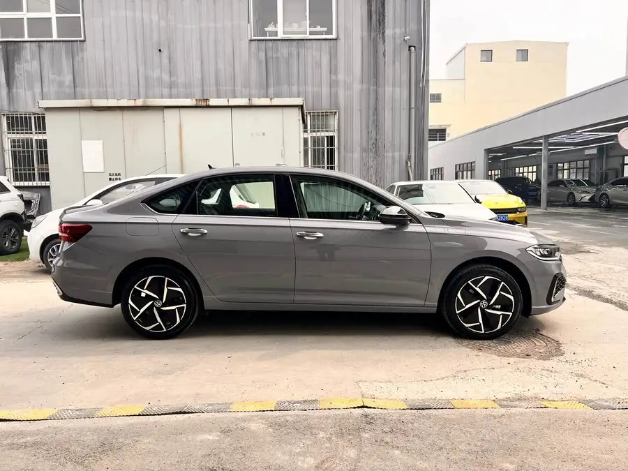 لافيدا 2023 300TSI DSG إصدار النجوم الأبدية