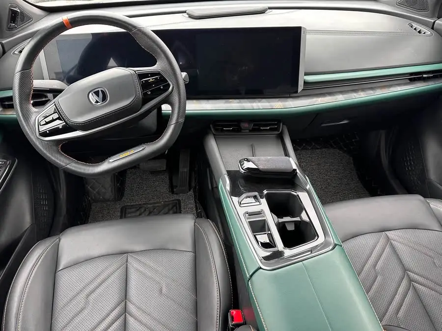 تشانجان UNI-T 2023 الطراز الثاني 1.5T نسخة رياضية فاخرة