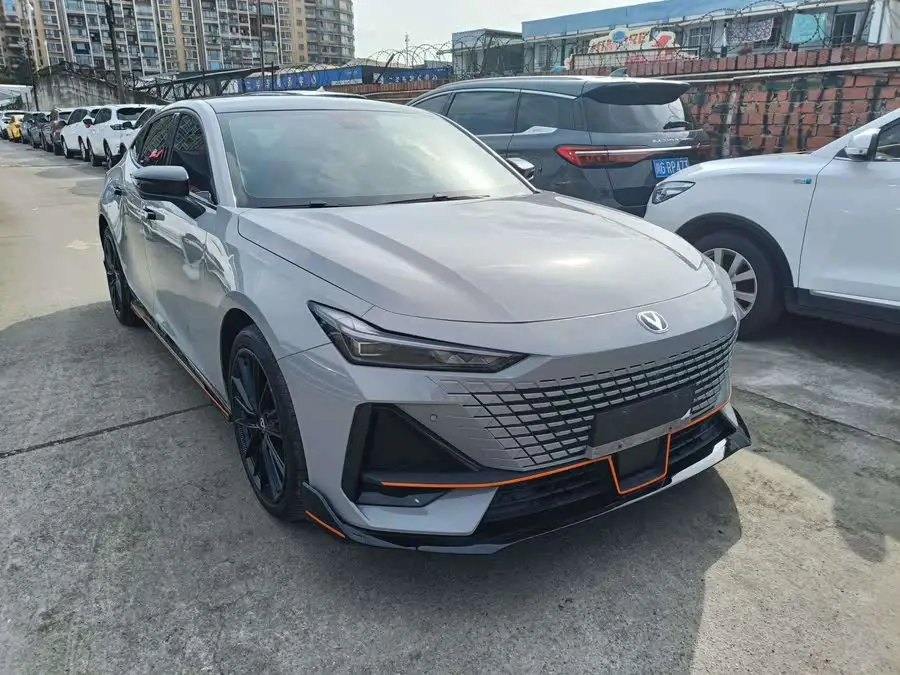 شانجان UNI-V 2022 1.5T إصدار رياضي