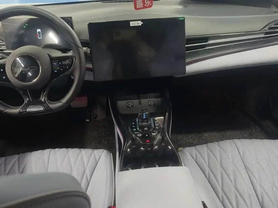 ختم 2022 طراز 550 كم النسخة المميزة ذات الدفع الخلفي المدى القياسي