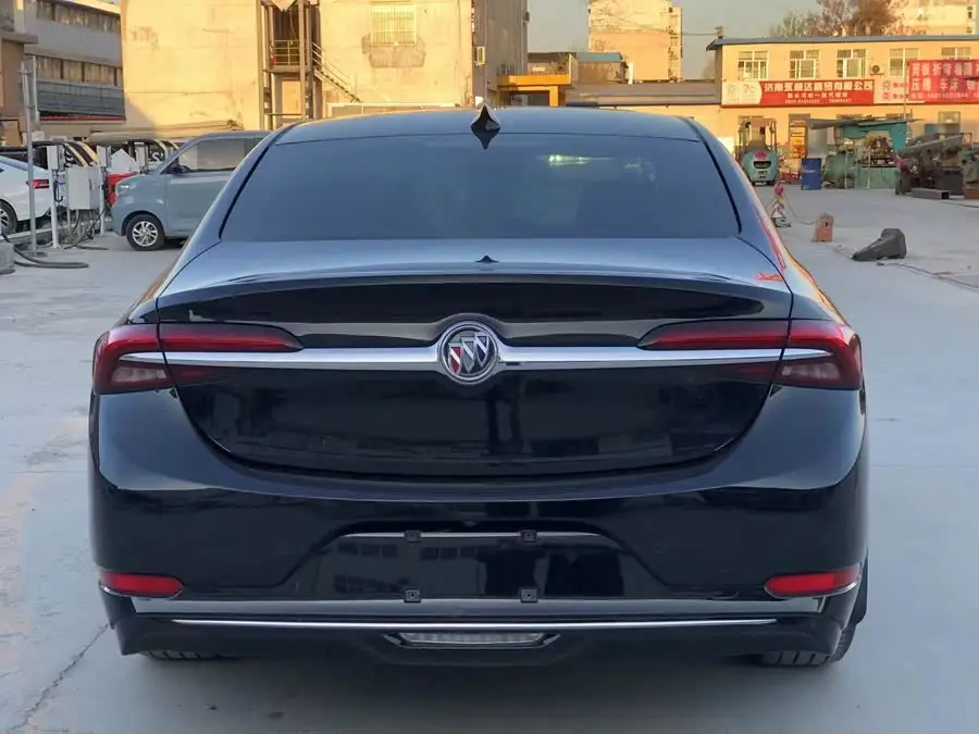 بيوك لاكروس 2022 552T فاخرة