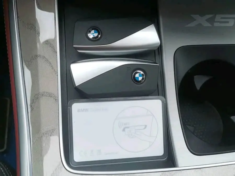 BMW X5 2023 xDrive 30Li Deluxe M Sport Package