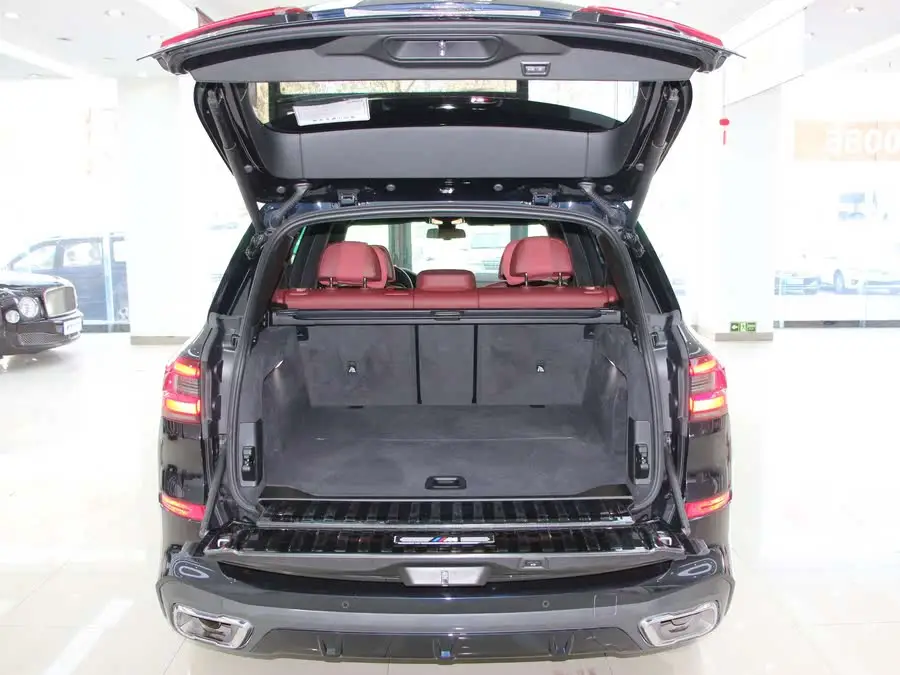 بي إم دبليو X5 2022 طراز محدث xDrive 40Li حزمة M الرياضية