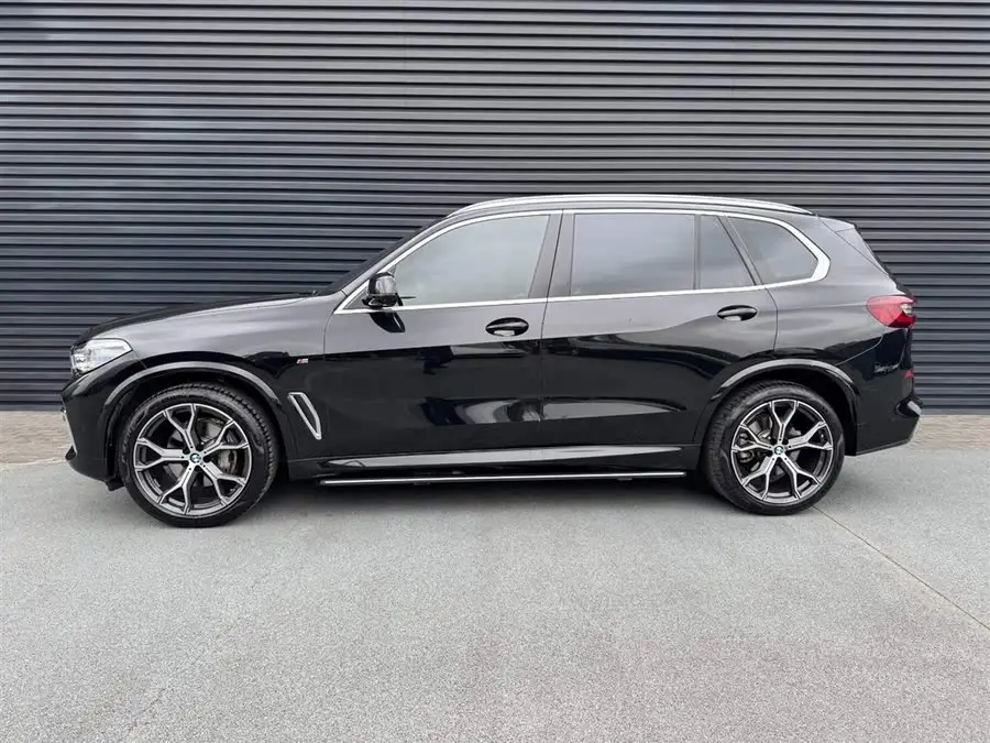 بي إم دبليو X5 طراز 2023 xDrive 40Li حزمة M الرياضية