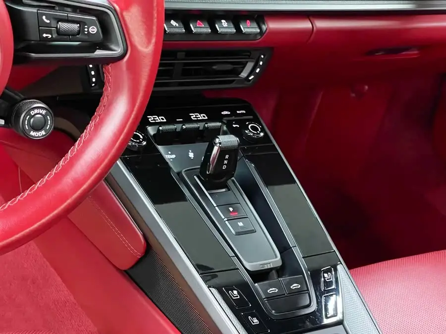 بورش 911 2023 طراز تارغا 4 3.0T