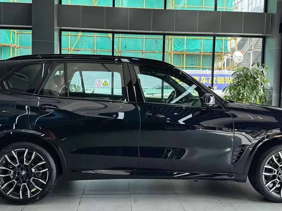 BMW X5 2023 xDrive 40Li M Sport Shadow Package