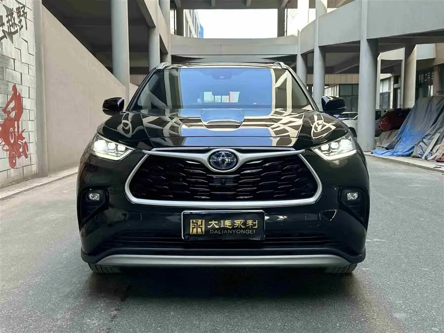 هايلاندر 2022 بمحرك مزدوج 2.5 لتر دفع رباعي إصدار بريميوم 7 مقاعد