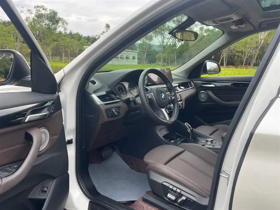 بي إم دبليو X1 2022 sDrive25Li الطراز الرائد