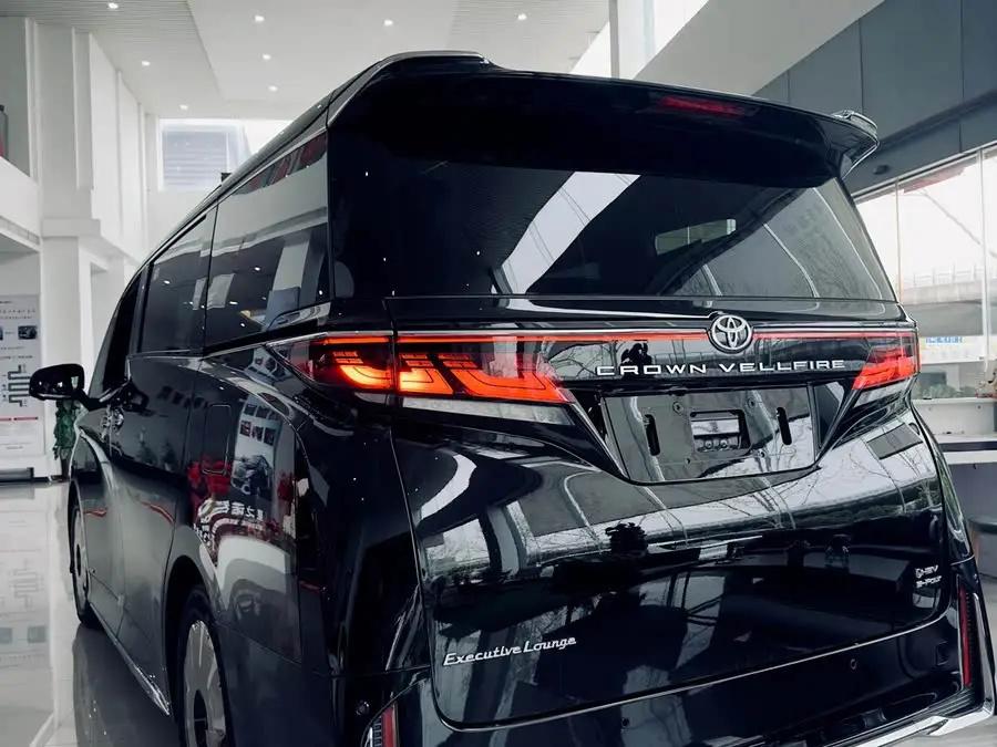 2024 تويوتا ألفارد كراون هايبرد 2.5 لتر الإصدار الأعلى