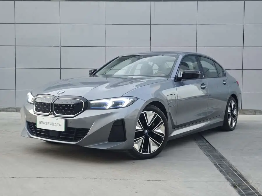 بي إم دبليو i3 2024 eDrive 40 L باقة الرياضة الليلية