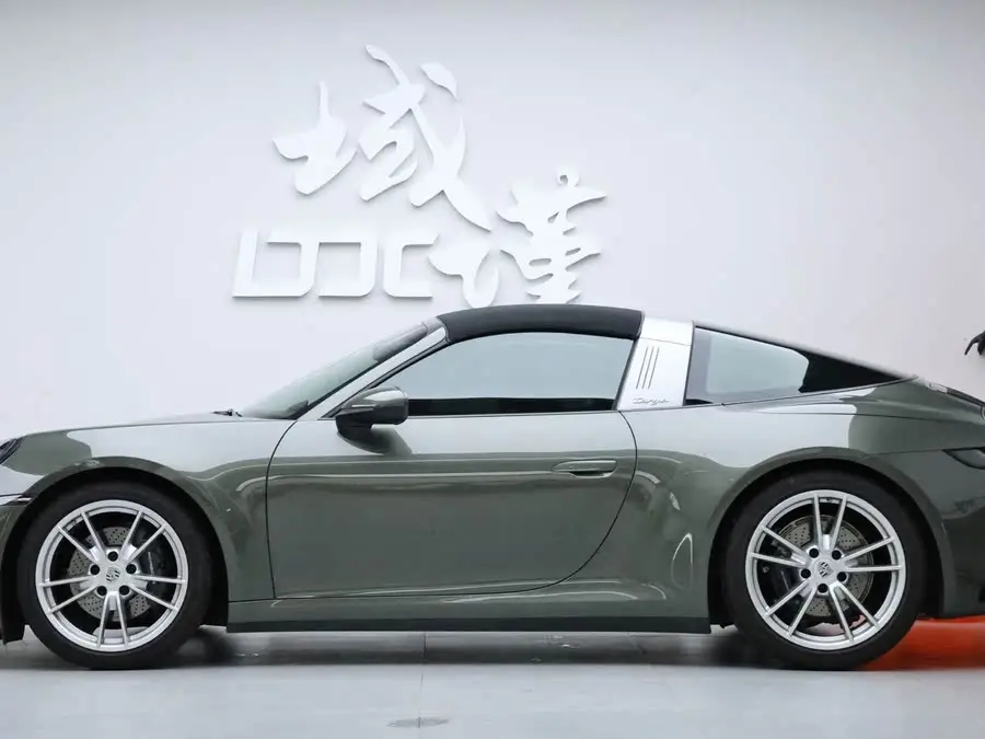 بورش 911 طراز 2023 تارغا 4 3.0T