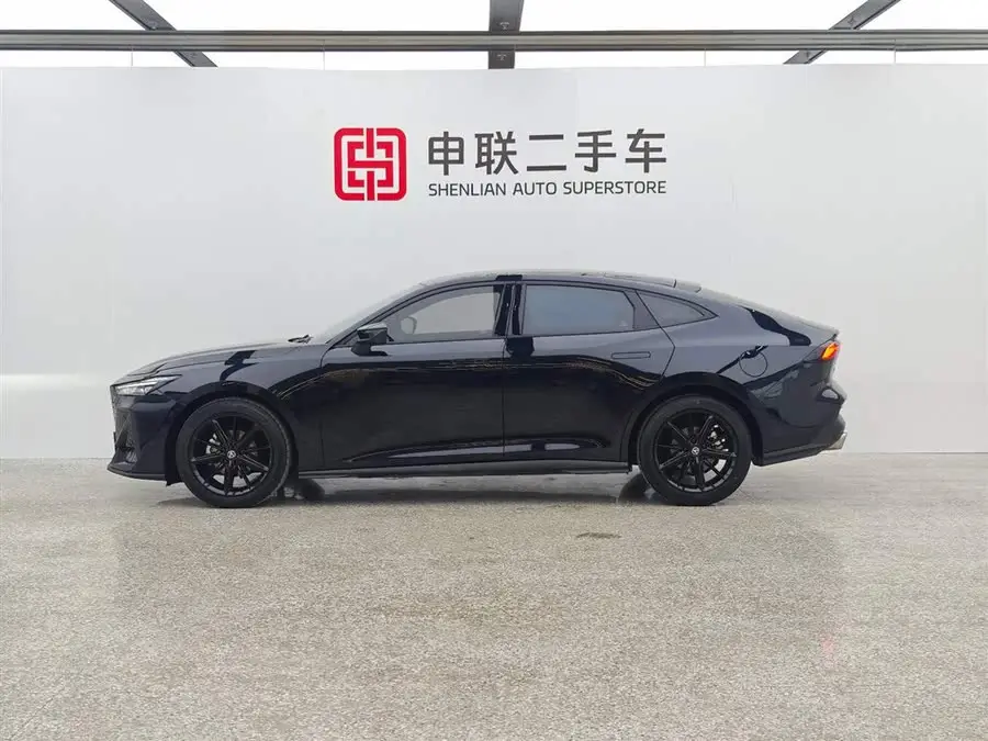 شانجان UNI-V 2023 1.5T الفاخرة