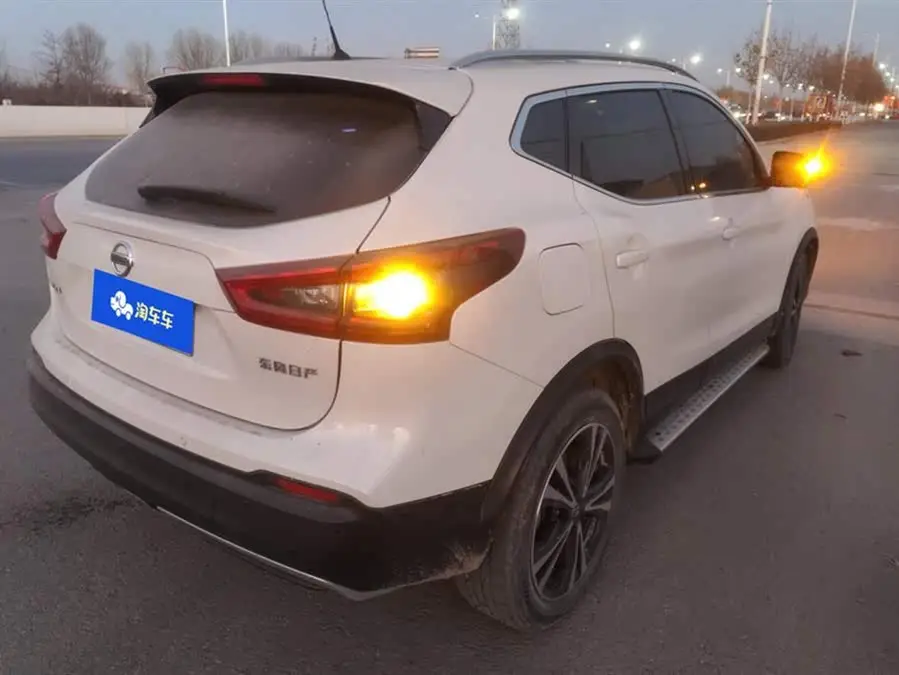 2022 نيسان إكس-تريل 2.0 لتر CVT XV برميوم الفاخرة