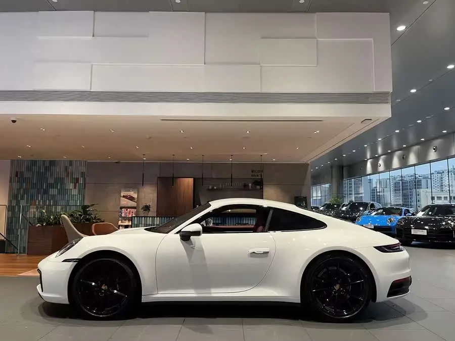 بورش 911 2023 كاريرا 3.0T