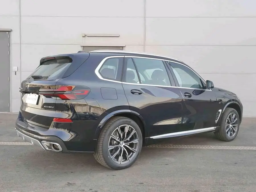 بي إم دبليو X5 2023 xDrive 30Li حزمة الرياضة M