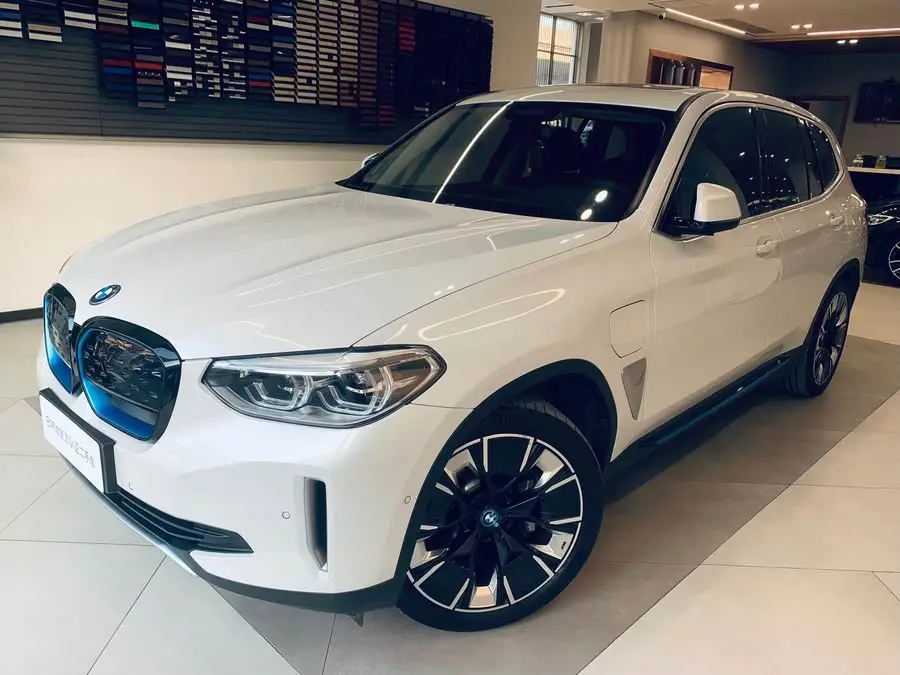 بي إم دبليو iX3 2021 الطراز الرائد