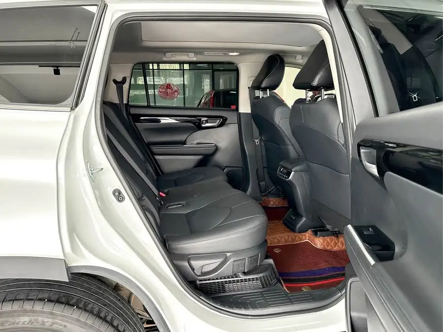 هايلاندر 2022 هايبرد 2.5 لتر دفع رباعي بريميوم 7 مقاعد