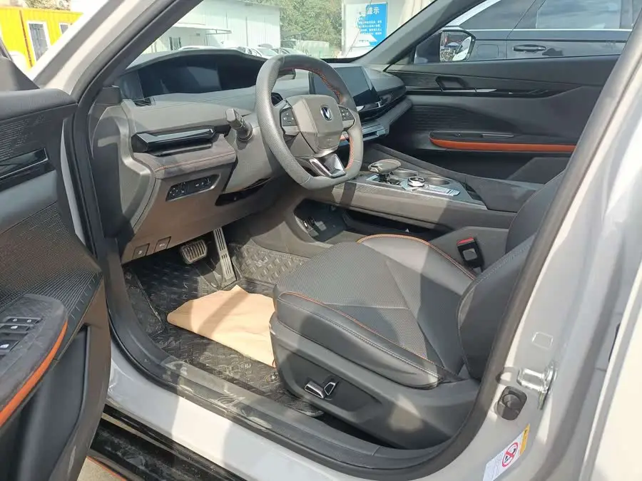 شانجان UNI-V 2022 1.5T إصدار رياضي