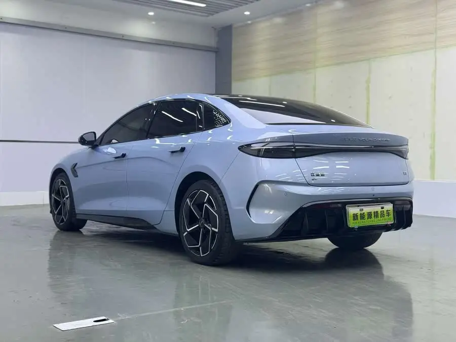 ختم 2022 طراز 700 كم نسخة الدفع الخلفي طويلة المدى