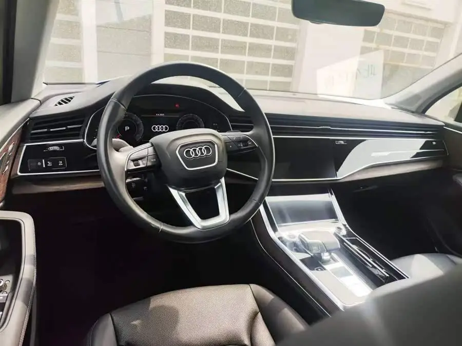 Audi Q7 2023 55 TFSI quattro S line Sport