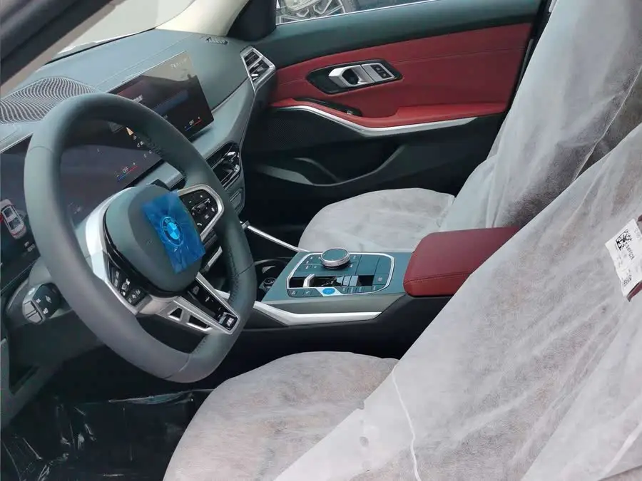 بي إم دبليو i3 2025 eDrive 35 L