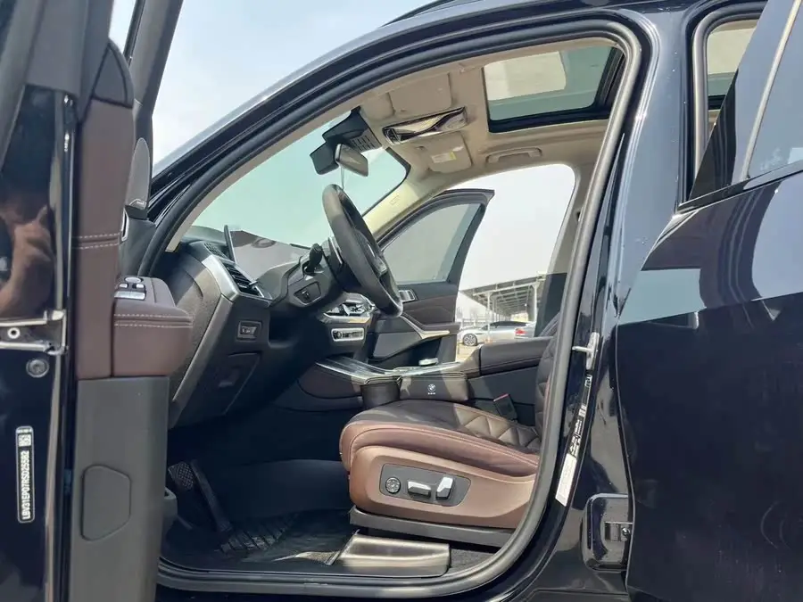 BMW X5 2023 xDrive 30Li M Sport Blackout Package