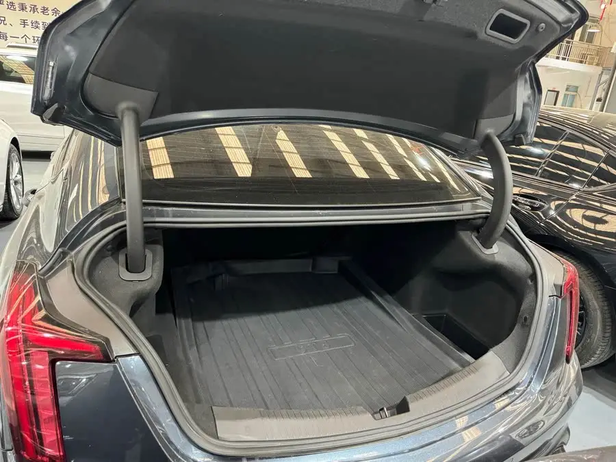 كاديلاك CT5 2022 28T الفاخرة