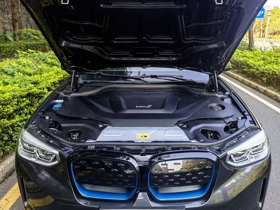 بي إم دبليو iX3 2021 الطراز الرائد