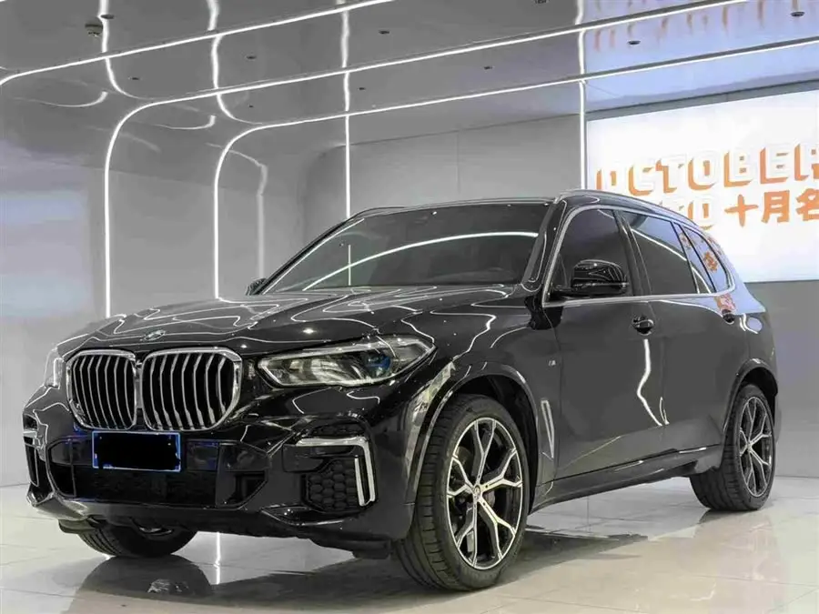 بي إم دبليو X5 2022 xDrive 40Li M حزمة رياضية