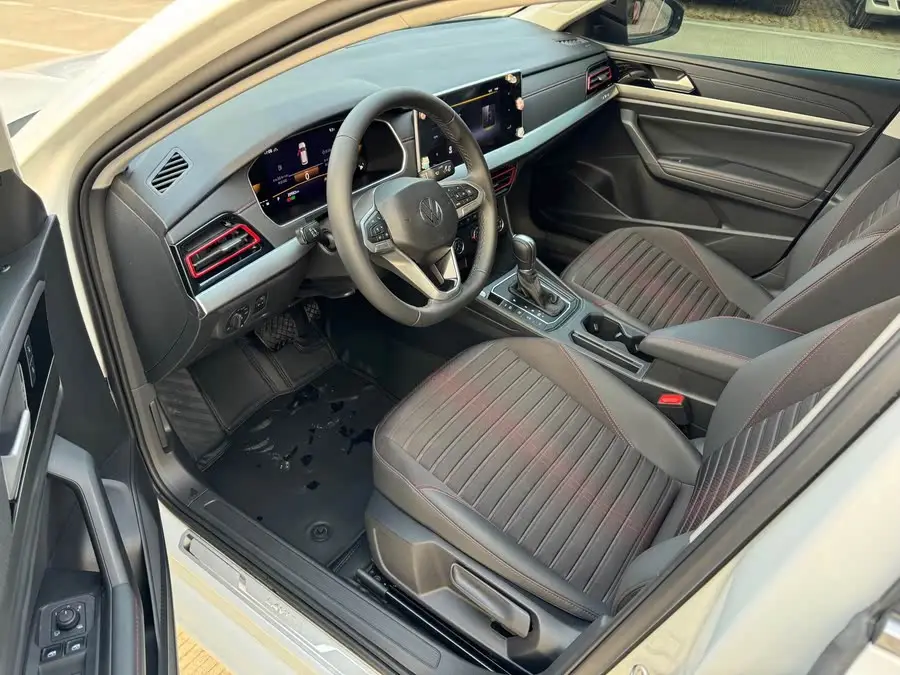 لافيدا 2023 300TSI DSG إصدار النجم الكامل