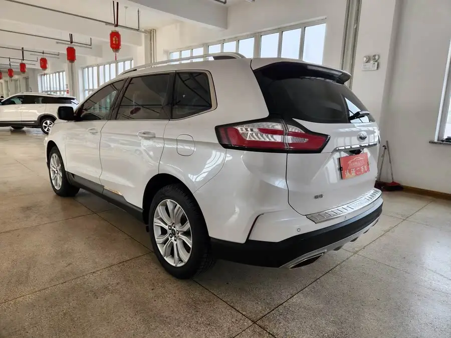 2020 Ford Edge EcoBoost 245 Two-Wheel Drive Platinum 7-Seater