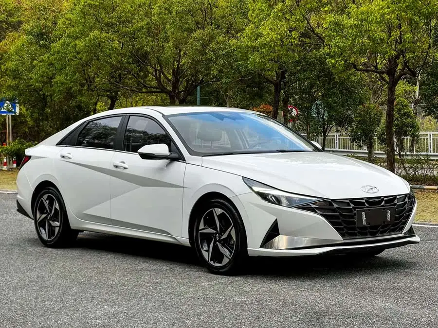 Elantra 2022 1.5L CVT LUX Premium Edition