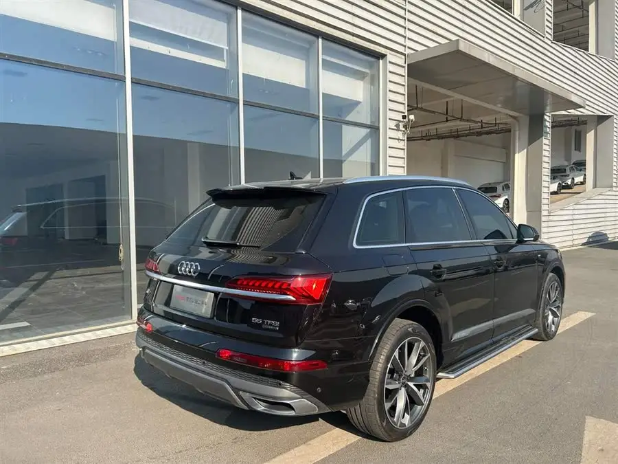 Audi Q7 2023 55 TFSI quattro S line Sport