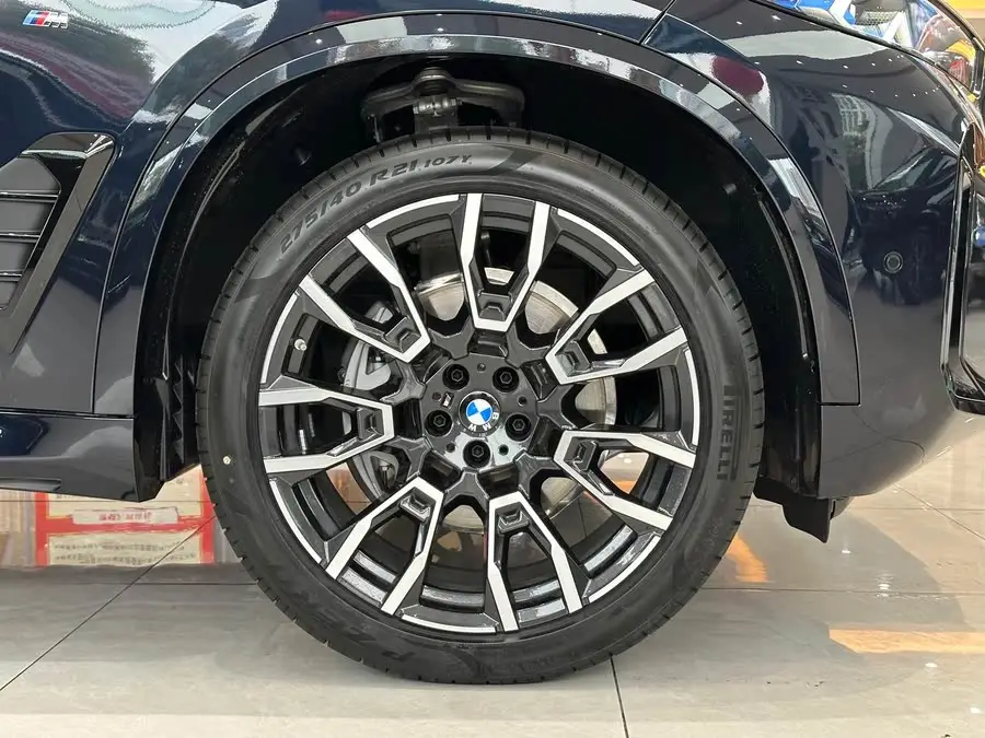 بي إم دبليو X5 2023 xDrive 40Li حزمة رياضية سوداء