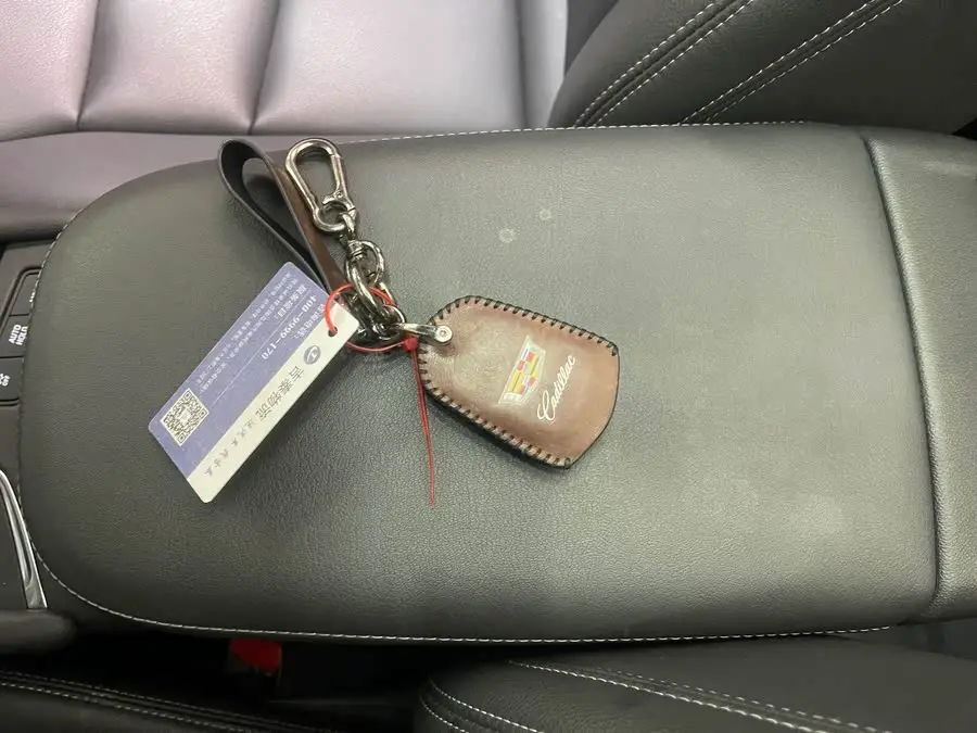 كاديلاك XT5 2022 2.0T فاخرة بالدفع الأمامي