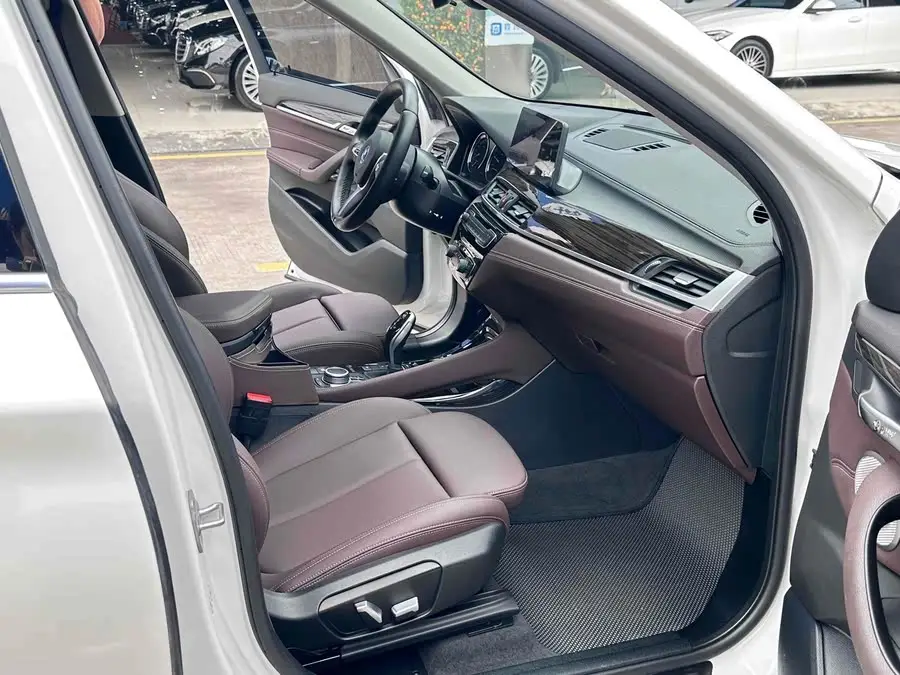 بي إم دبليو X1 2022 xDrive25Li إصدار فاخر