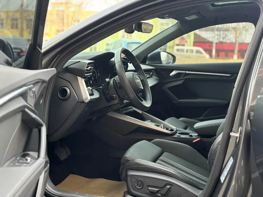 أودي A3 2023 موديل مُحدث سبورت باك 35 TFSI إصدار رياضي أنيق