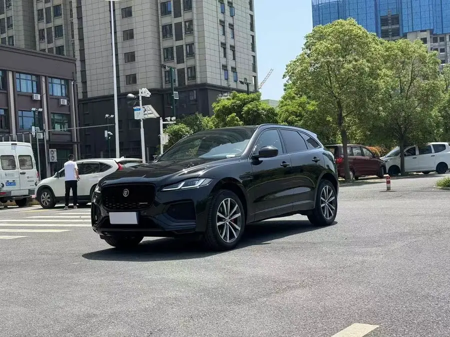 Jaguar F-PACE 2024 P250 R-Dynamic SE