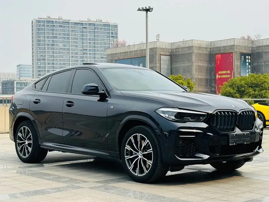 بي إم دبليو X6 2022 طراز مُعدل xDrive30i حزمة رياضية M