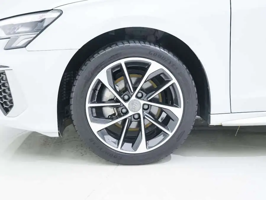 أودي A3 2021 A3L ليموزين 35 TFSI طراز رياضي متقدم