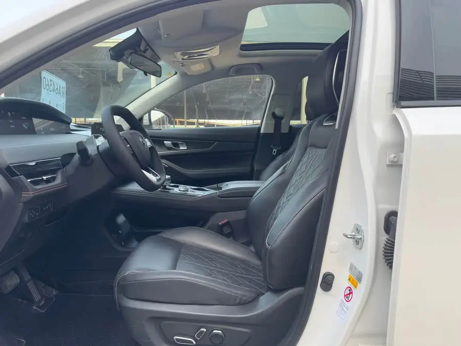 شانغهاي UNI-K 2021 2.0T دفع رباعي متميز