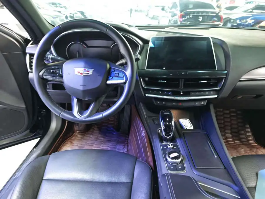 كاديلاك CT5 2020 28T الأنيق